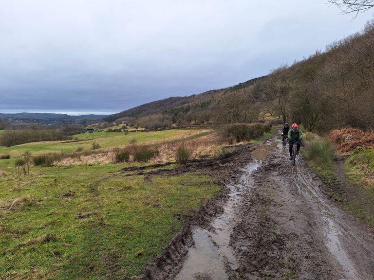 June evenings + gravel tracks = perfect combo 😍